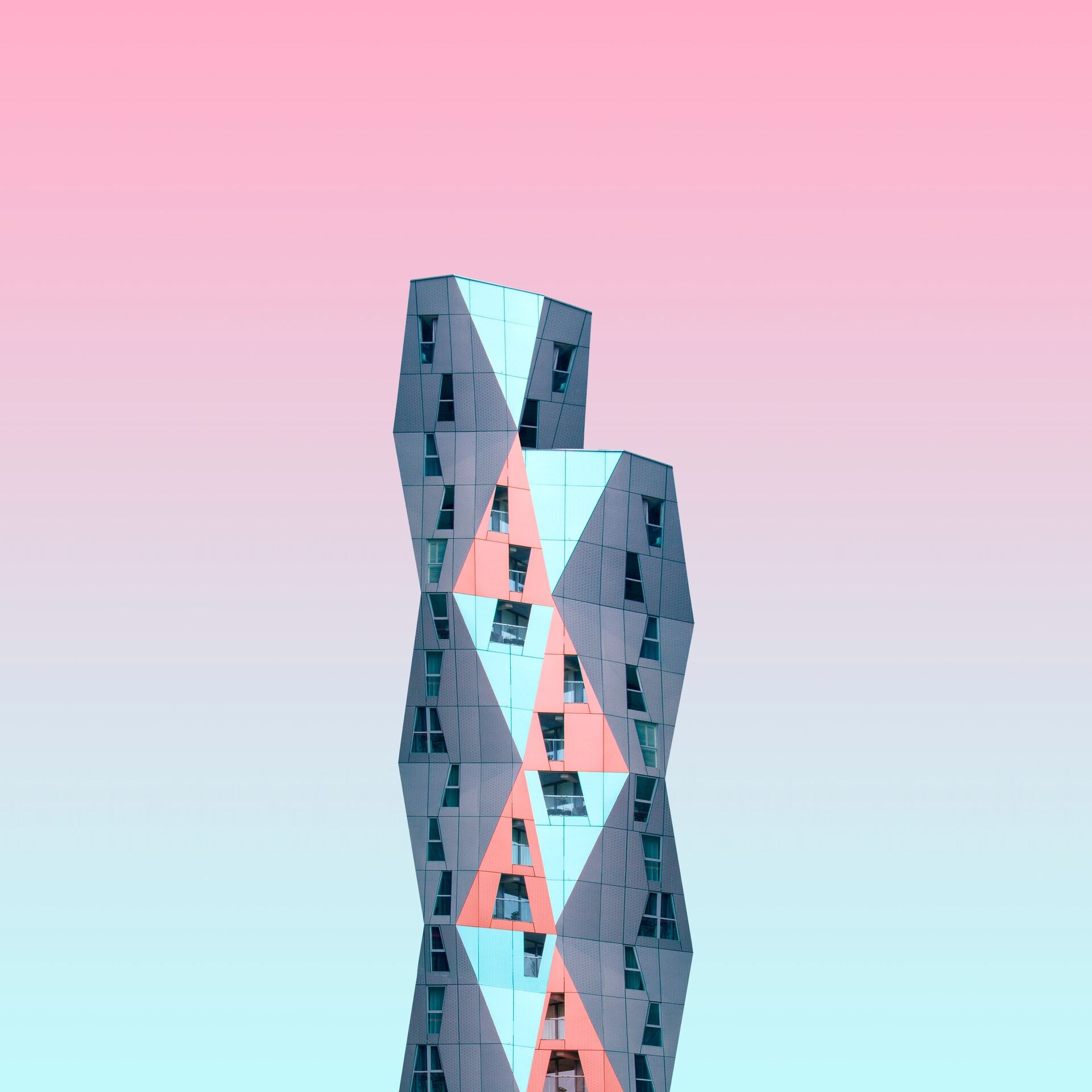 Moderne Architektur mit Farbverlauf im Himmel